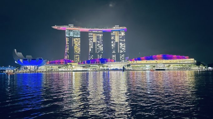マリーナベイサンズホテル前の噴水ショー