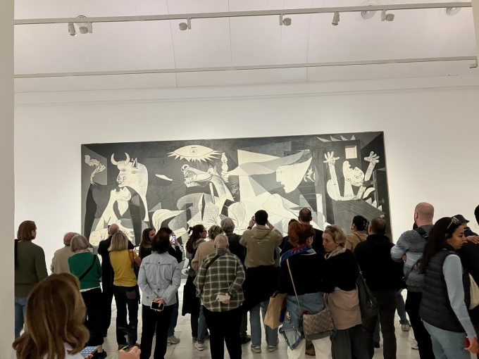 ピカソの「ゲルニカ」