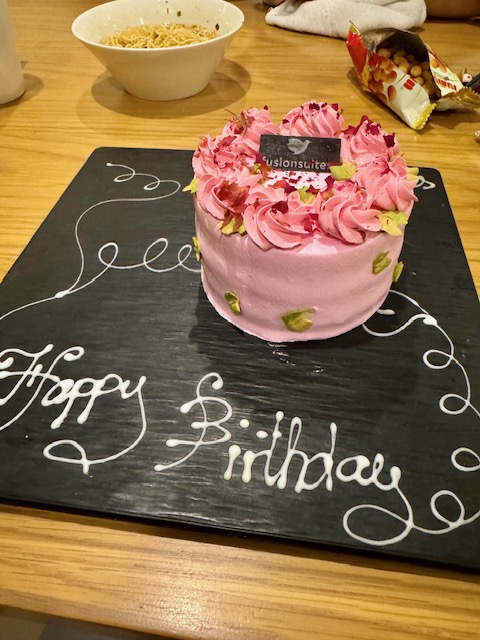 サプライズのバースデーケーキ!