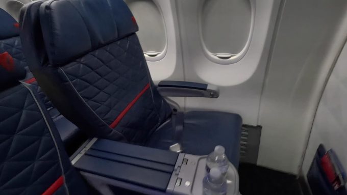 デルタ航空のファーストクラスで移動！