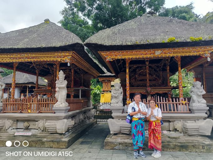 ティルタウンプル寺院にて