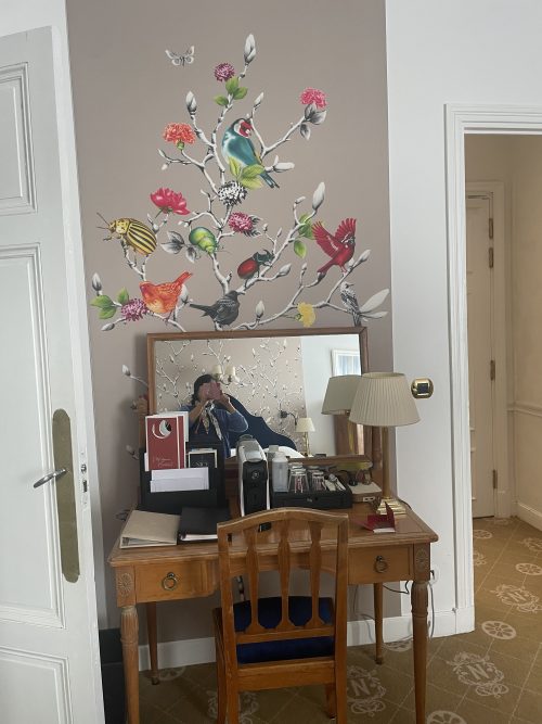 客室の壁にも可愛いアートが