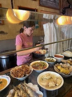 ランチは「TAMAN BAMBU」にて♩