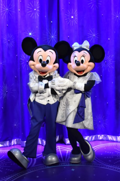 100周年衣装のミッキーとミニー