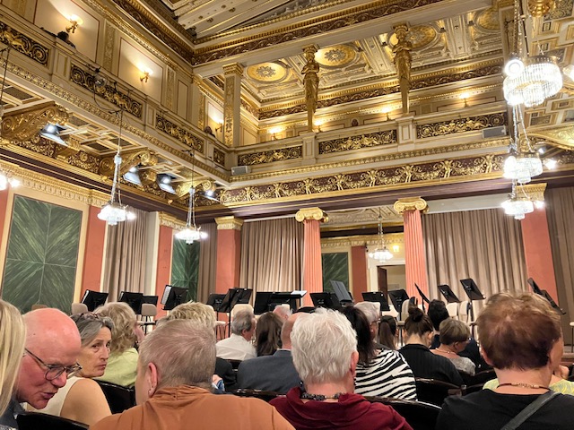 いよいよ次女の演奏が始まります・・！楽友協会にて