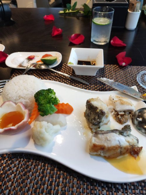 船上でいただいたシーフードのランチ