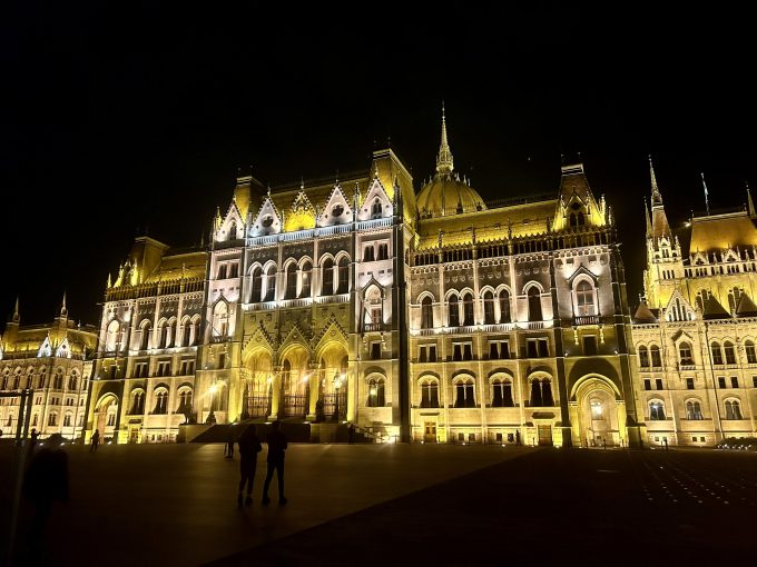 夜の国会議事堂