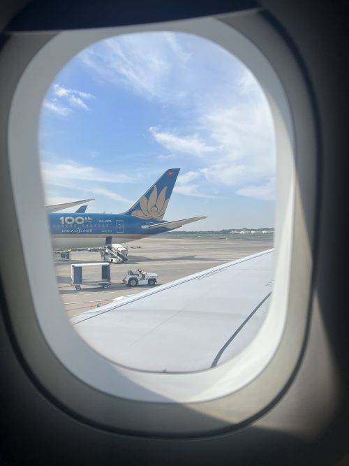 ベトナム航空機内にて
