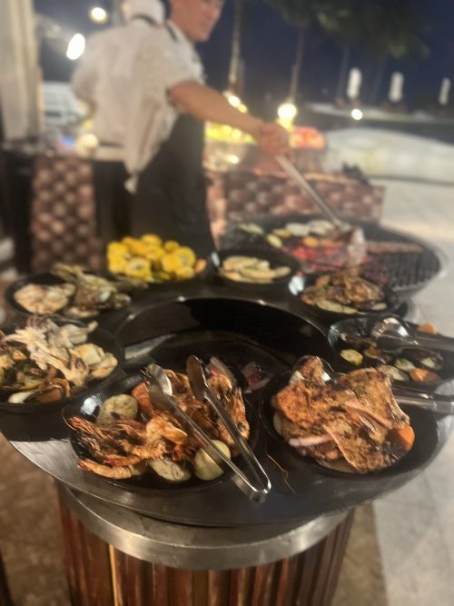 ホテル内のレストランOCEANで食べたBBQスタイルのディナー