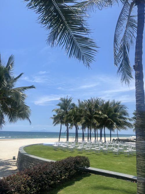 ハイアットリージェンシー ダナン リゾート＆スパ内のプールサイド