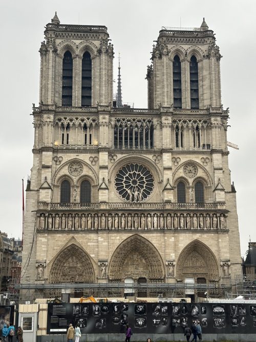 ノートルダム寺院