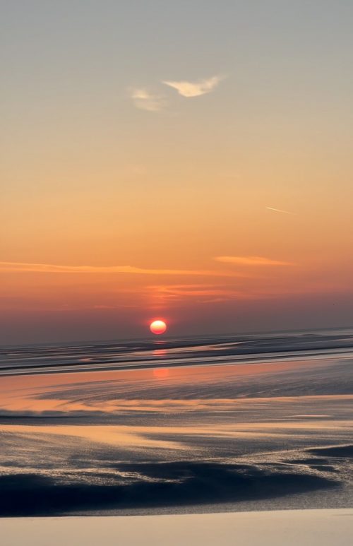 モンサンミッシェルの頂上から見た美しいサンセット