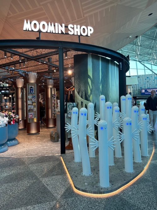 ヘルシンキの空港で見つけたムーミンショップ