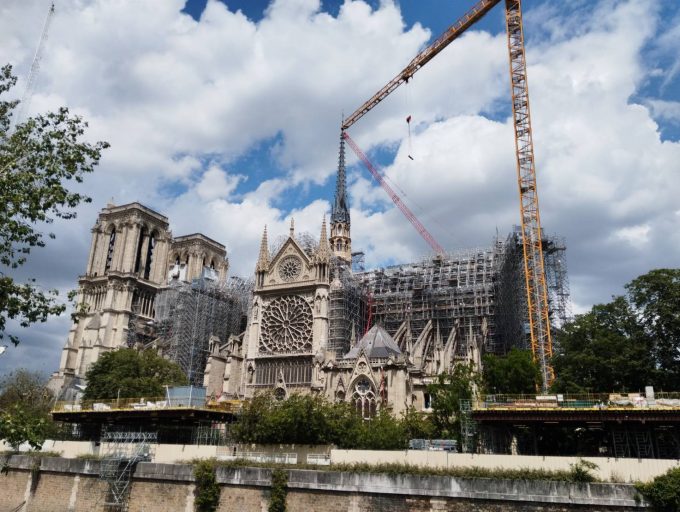 再建工事が進むノートルダム大聖堂