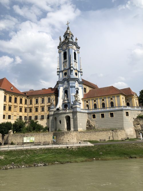 ドナウ川クルドナウ川クルーズ デュルンシュタインの街並ーズ デュルンシュタインの街並み