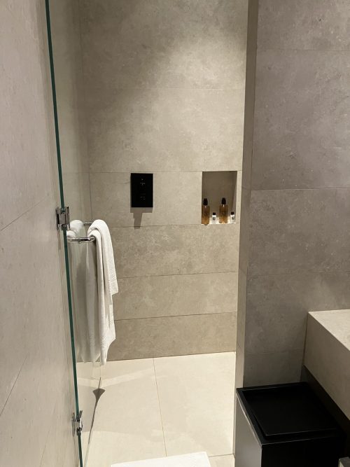 ガーデンラウンジのシャワー室