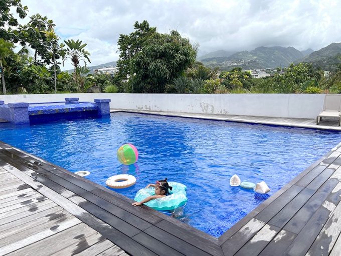 ホテルのプール