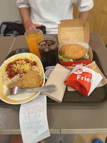 お昼はジョリビーにて 甘いスパゲッティ