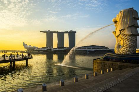 シンガポール：夕暮れのマーライオン
