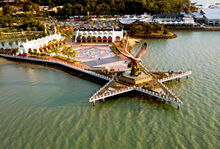 イーグルスクエア