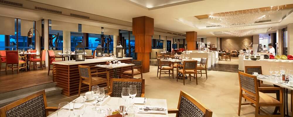 「サマベ バリ スイーツ＆ヴィラス」のレンパレンパ レストラン