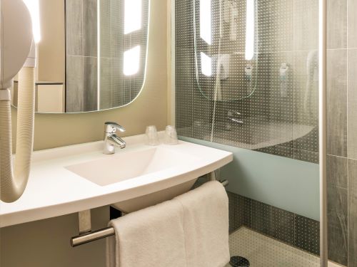 イビス ガール デュ ノール シャトー ランドン 10 エム