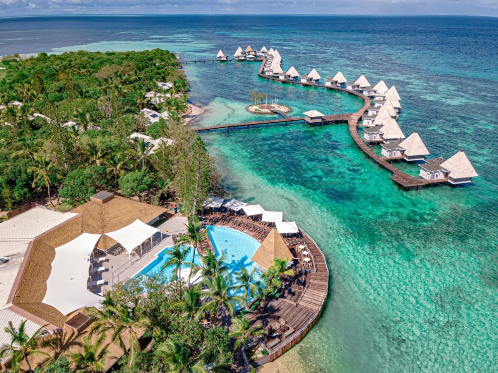 ①ニューカレドニア唯一の水上バンガロー