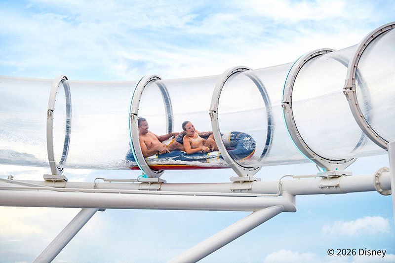 チューブ内を滑走するアクアマウス