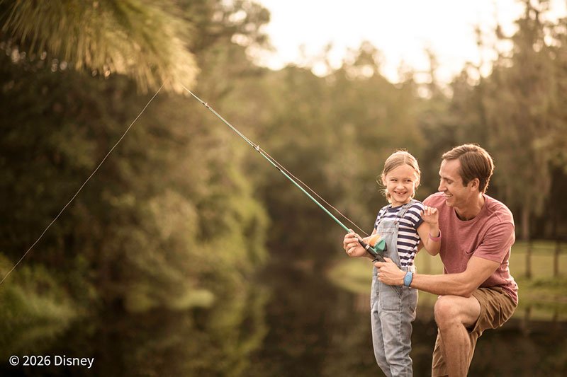 ディズニー・フォート・ウィルダネス・リゾートで釣りを楽しむ親子
