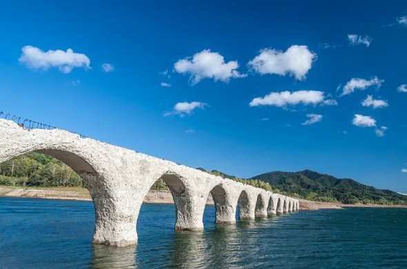 【北海道】幻の橋？タウシュベツ川橋梁見学ツアー付きおすすめツアーをご紹介