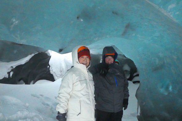 神秘的な氷河の中